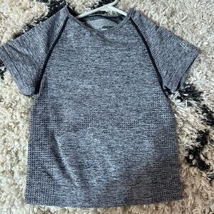 Cropped Tight fitting athletic top